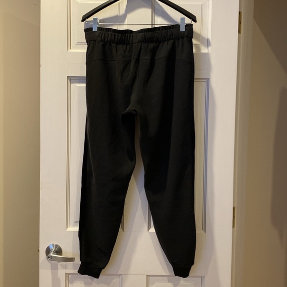 NWOT RARE Lululemon Velvet Trim On the Fly Jogger in Black, Size 8 - Picture 6 of 14